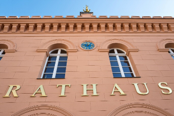 Fassade eines Rathauses